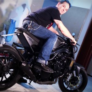 ep 25 21 custom cez triumph speed triple